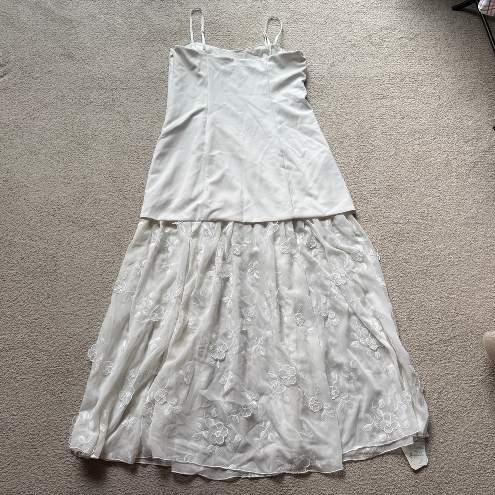 Abercrombie & Fitch Cream Floral Embroidered Maxi Dress - Picture 16 of 16